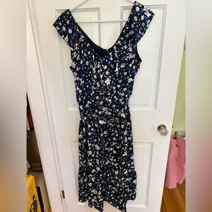 Dkny new floral Navy Dress with zipper and tie. White and blue flowers.